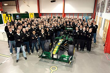 Команда Team Lotus обнародовала фотографии нового болида T128