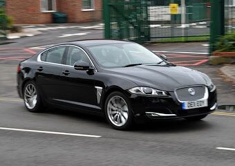 Jaguar XF проехал 1312 километров на одном баке