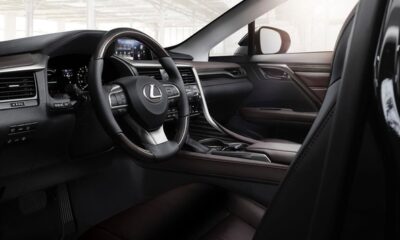 У нового поколения Toyota Prius случится раздвоение личности
