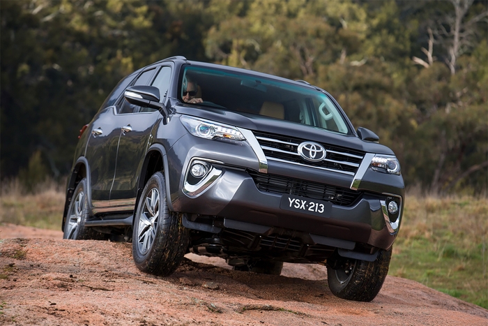 Toyota Fortuner: внедорожник с мощным тяговым усилием
