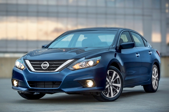 Флагманский седан Nissan пережил рестайлинг