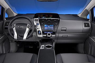 новинки детройта 2011 Toyota Prius V