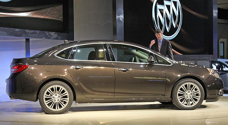 новинки детройта 2011 Buick Verano