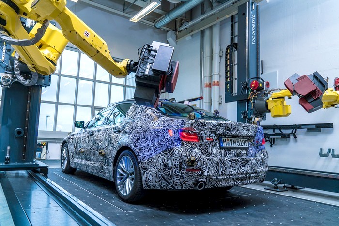 Опубликованы первые изображения седана BMW 5-Series нового поколения