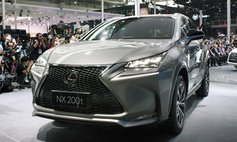 Компактный Lexus с турбированным двигателем