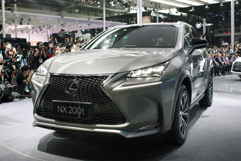Компактный Lexus с турбированным двигателем