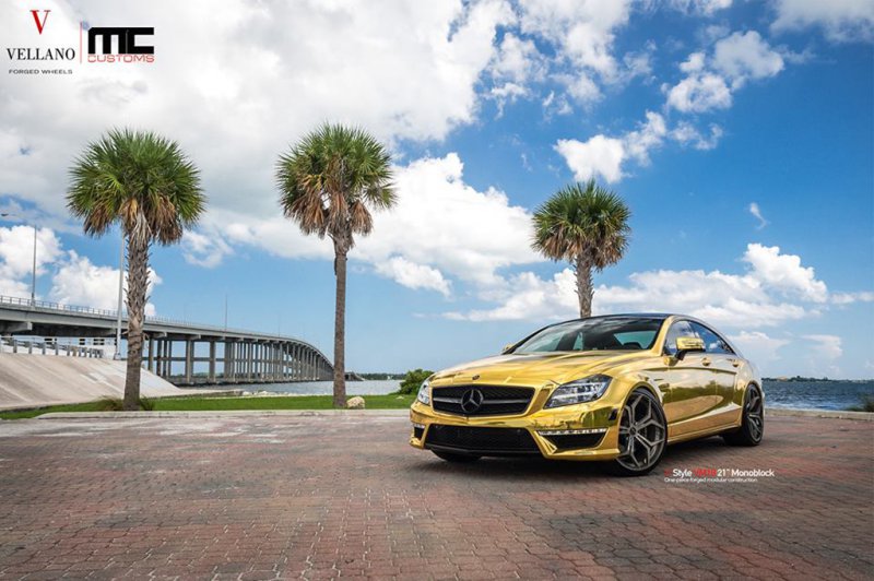 Mercedes-Benz CLS63 AMG после тюнинга стал "золотым"