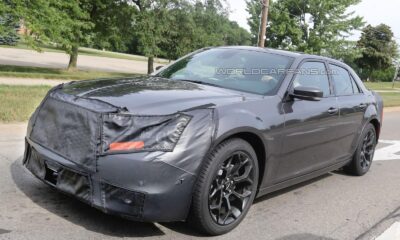 Опубликованы первые шпионские снимки фэйслифтингового Chrysler 300