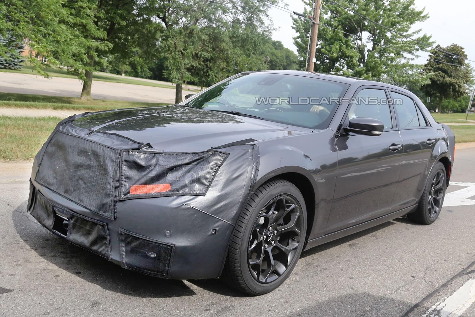 Опубликованы первые шпионские снимки фэйслифтингового Chrysler 300