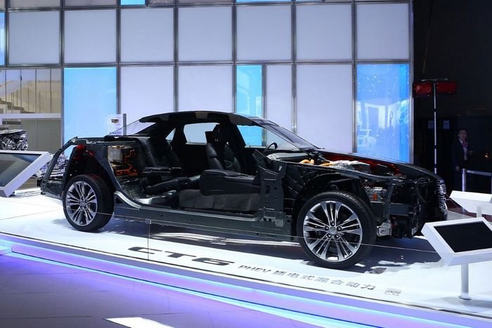 Седан Cadillac CT6 можно будет подзаряжать от бытовой розетки