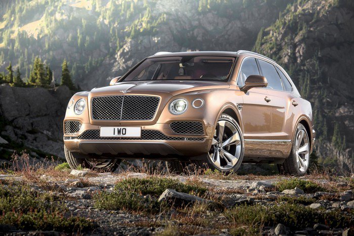 Bentley показала свой первый SUV