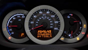 Новый автомобиль Toyota и Tesla. Автосалон, фото и технические характеристики Toyota