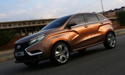 АвтоВАЗ назвал цены на Lada XRAY и XRAY Cross