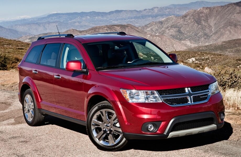 Dodge приостановил продажи машин в России
