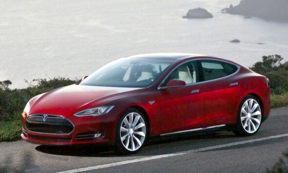 Владельца электромобиля Tesla в Сингапуре оштрафовали на $10 тысяч за вредные выбросы