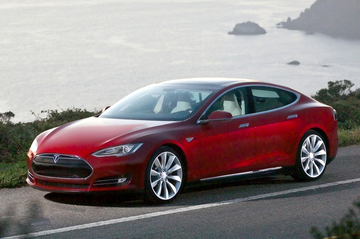 Владельца электромобиля Tesla в Сингапуре оштрафовали на $10 тысяч за вредные выбросы