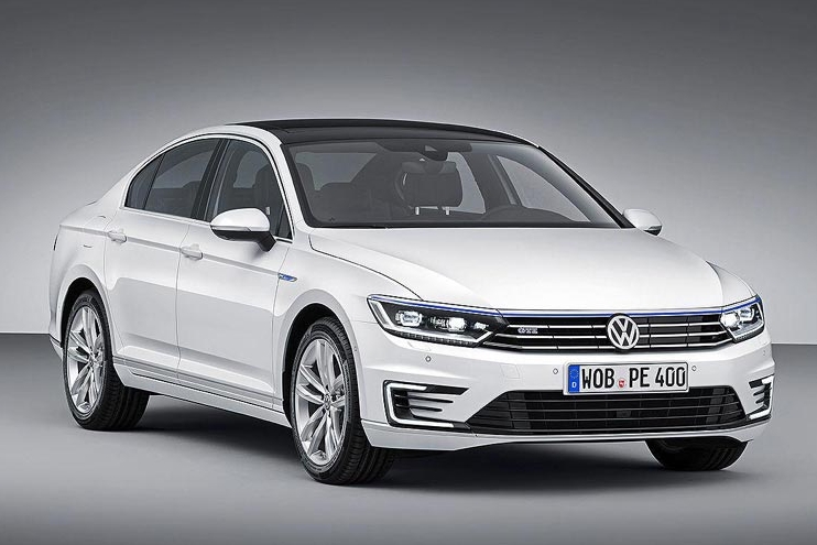 Volkswagen Passat GTE представлен до Парижского автосалона