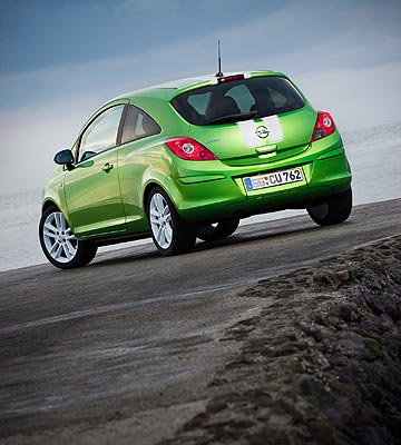 Новый автомобиль Opel Corsa в автосалоне, Opel Corsa фото и технические характеристики