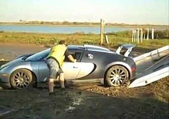 В США на аукцион выставлен Bugatti Veyron-"утопленник"