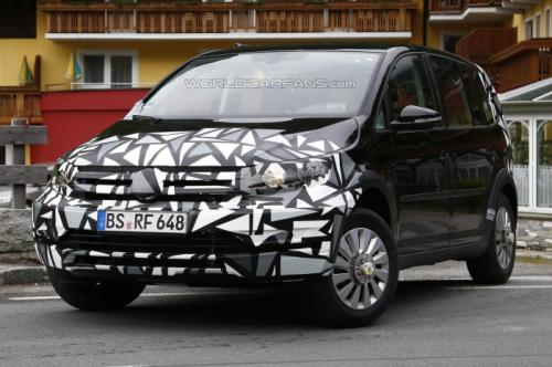 Первые шпионские снимки нового минивэна Skoda Roomster