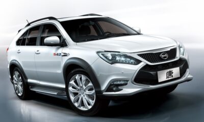 Стартовали продажи мощного гибридного кроссовера BYD Tang
