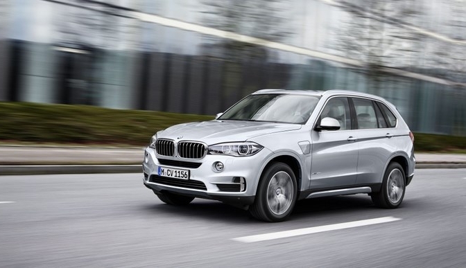 «Розеточный» BMW добрался до конвейера