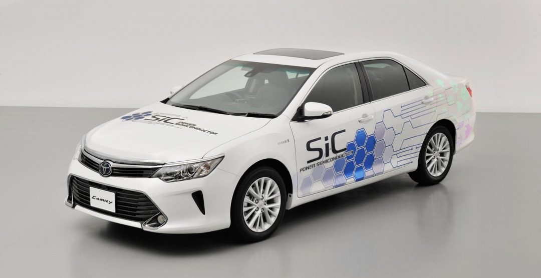 Toyota официально представила гибридный прототип Camry