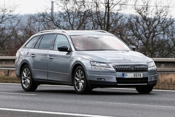 Skoda вывела на тесты универсал Superb