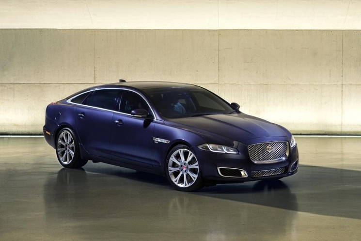 Jaguar представил обновленный флагманский XJ
