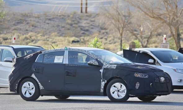 Будущего соперника Toyota Prius засняли на дорогах США