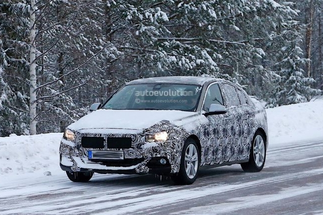 BMW вывел на дороги седан 1-Series