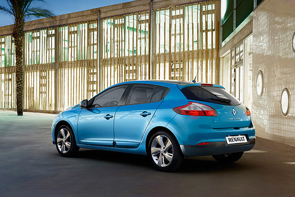 Renault Plus Рождество: Megane 1.6 автомат за 14.400 $!