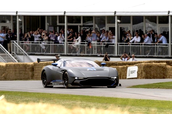 Aston Martin Vulcan дебютировал в Гудвуде