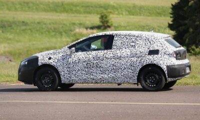 Прототип обновленного хэтчбека Opel Astra проходит испытания
