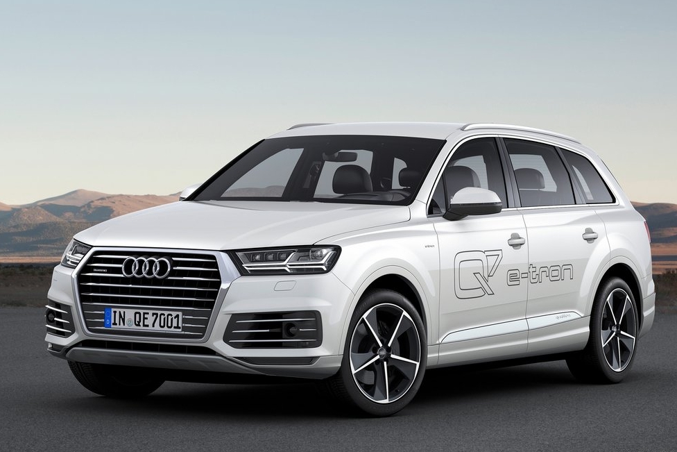 Для Audi Q7 e-tron станет доступна беспроводная зарядка