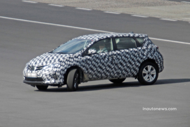 Внедорожная версия Toyota Auris сфотографирована шпионами