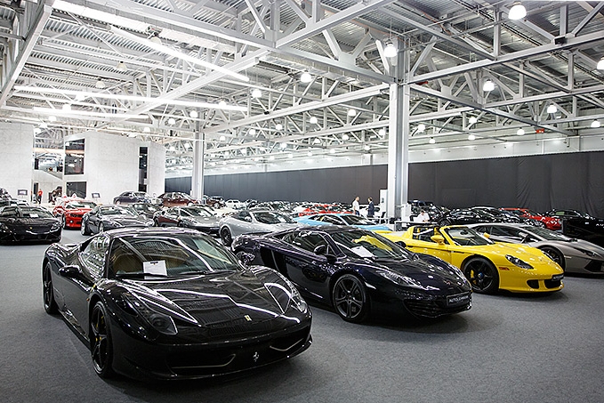 В России фактически приостановлены продажи иностранных автомобилей российскими дилерам
