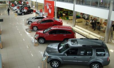 Авторынок возобновил падение