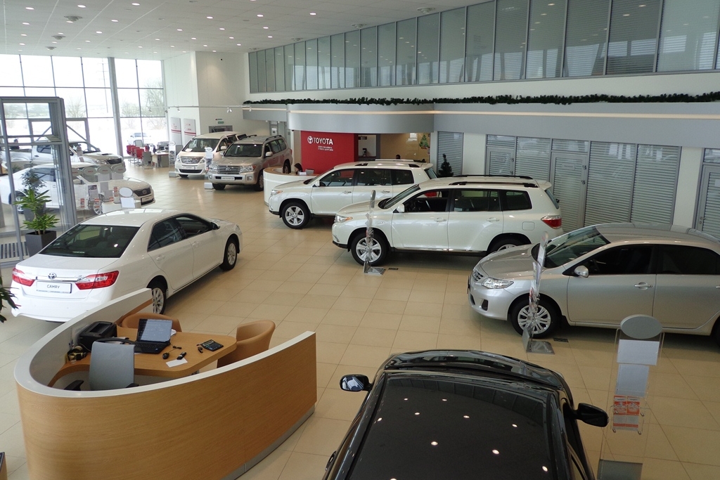 Российский авторынок идет ко дну: продажи машин упали на 7