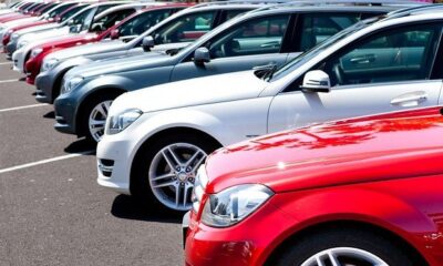 Ассортимент новых автомобилей в России сократился почти в два раза