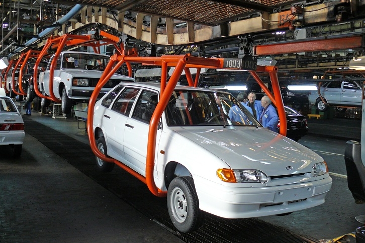 АвтоВАЗ поднял цены на все модели второй раз в 2015 году