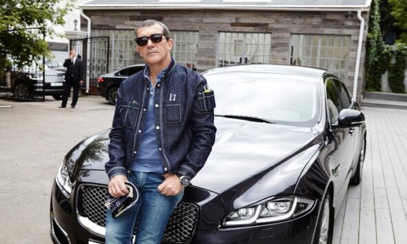 Компания Jaguar Land Rover Россия встретила Антонио Бандераса в Москве