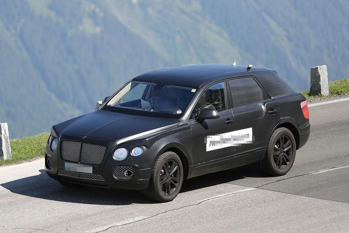 Внедорожный Bentley проходит испытания