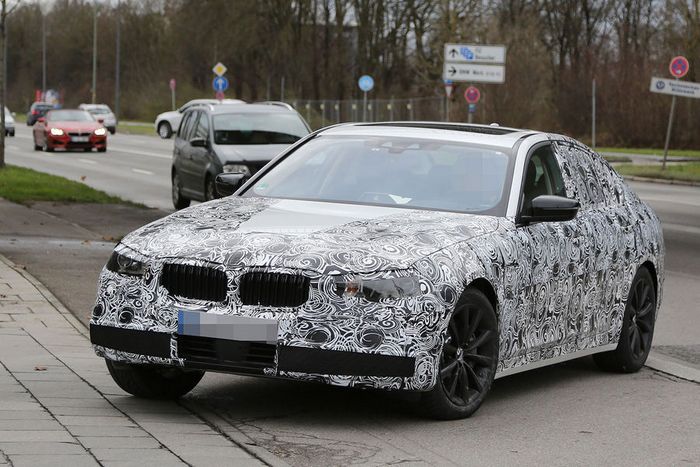 BMW вывела на тестирование новый седан 5-й серии
