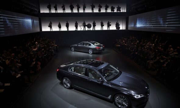 «Семерка» BMW поделится крутой электроникой с другими моделями