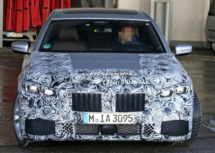 Фотошпионы засняли модернизированный BMW 7-Series