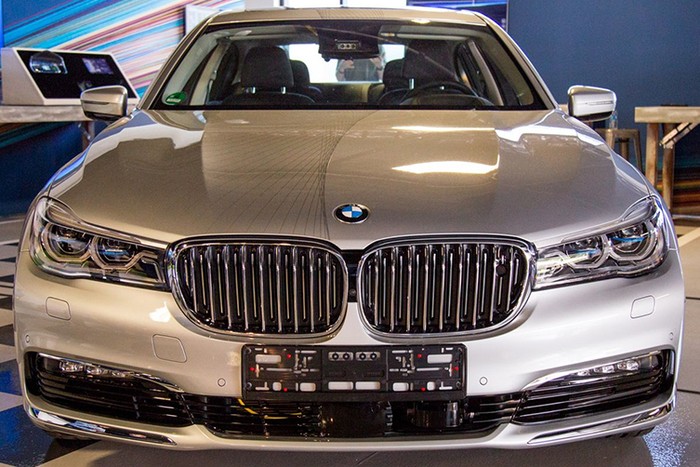 «Семерке» BMW водитель скоро будет не нужен