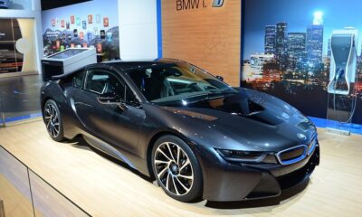 Top Gear назвал автомобилем года BMW i8