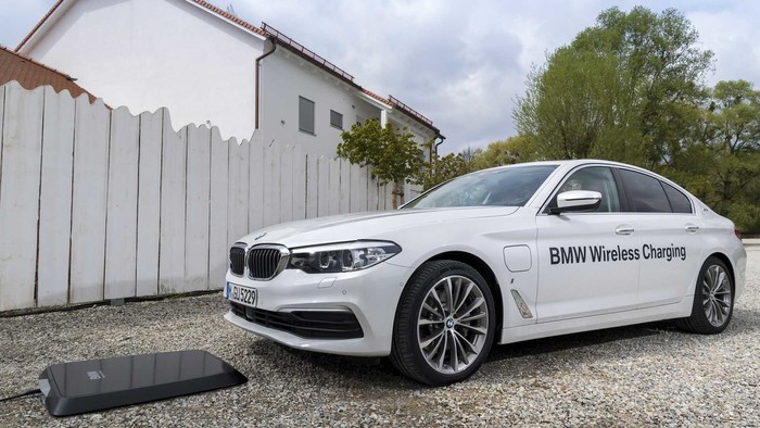 BMW сделает процесс зарядки аккумуляторов максимально удобным
