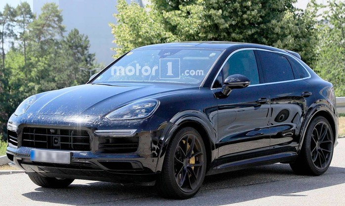 Конкурент Mercedes-Benz GLE Coupe замечен во время испытаний